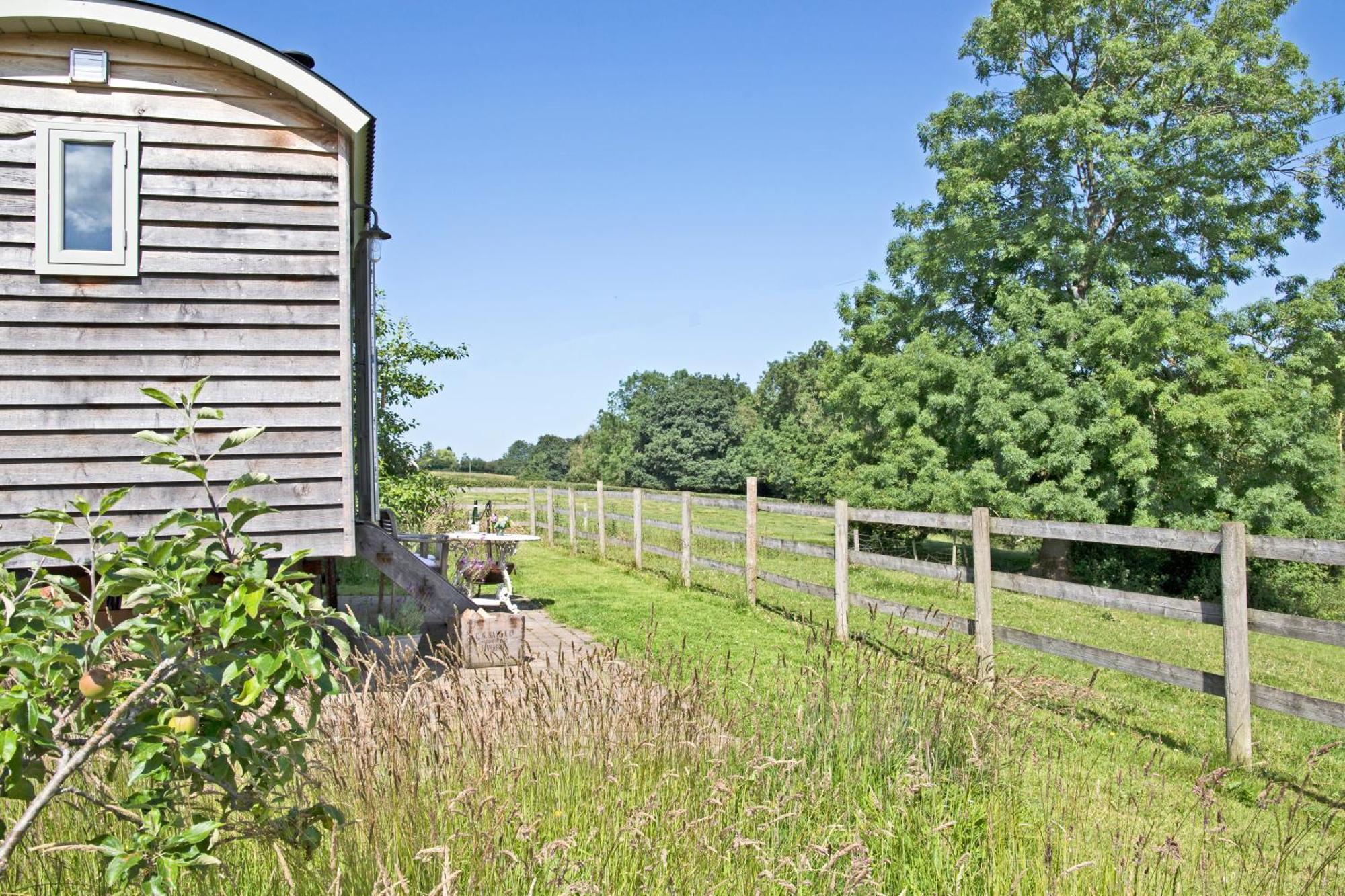 The Parlour, For Alton Towers & The Peak District Lodge Uttoxeter